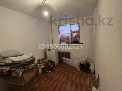 1-комнатная квартира · 18 м² · 2/5 этаж, Хамида Чурина 119 — Дом быта за 4.5 млн 〒 в Уральске, мкр Школьник