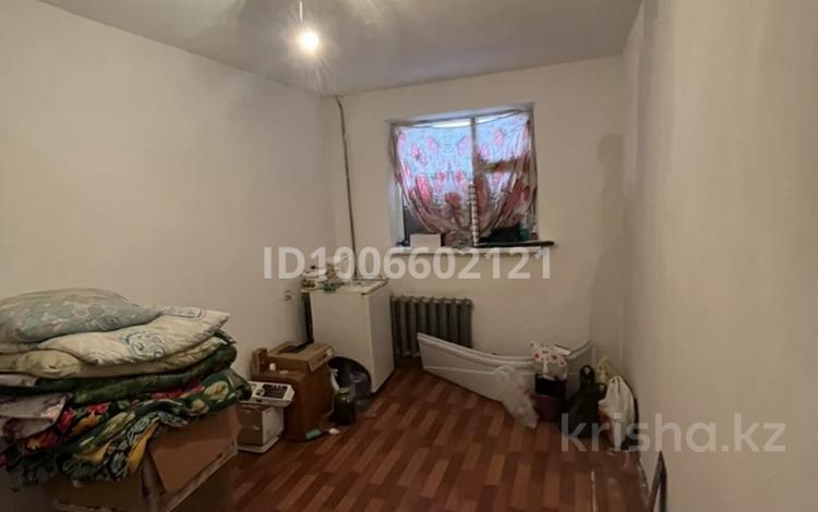 1-бөлмелі пәтер · 18 м² · 2/5 қабат, Хамида Чурина 119 — Дом быта, бағасы: 4.5 млн ₸ в Уральске, мкр Школьник — фото 2