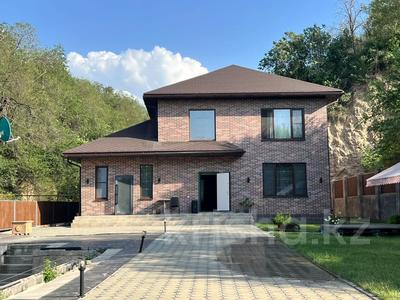 Дом · 4 комнаты · 200 м², Орманова 105 за 130 000 〒 в Алматы, Медеуский р-н