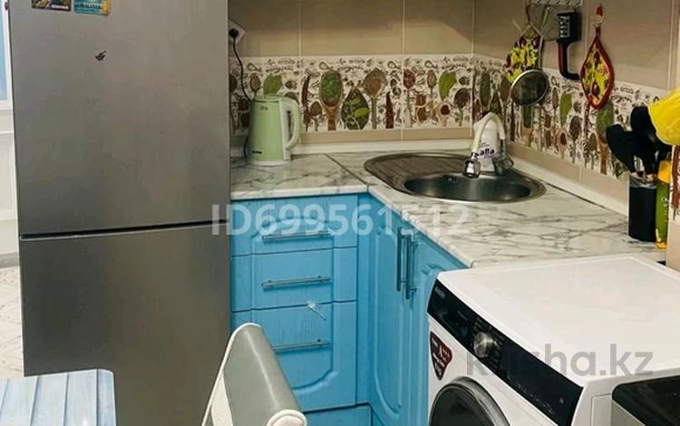 2-комнатная квартира · 45 м² · 5/5 этаж, Есенберлина 33 — 7 лицей напротив юникс магазин,садик Коктем возле дома за 10.5 млн ₸ в Жезказгане — фото 5