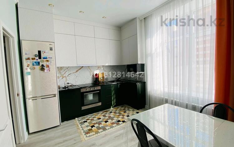 3-бөлмелі пәтер · 80 м² · 7/10 қабат, мкр Юго-Восток, микрорайон Байкена Ашимова 21, бағасы: 48 млн ₸ в Караганде, Казыбек би р-н — фото 2