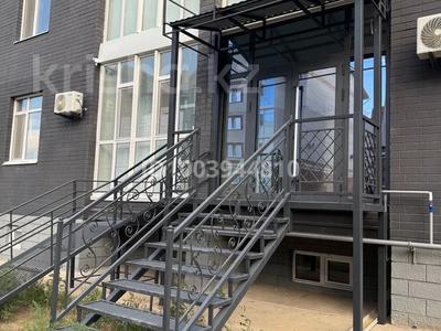 Продажа коммерческой недвижимости в Актюбинской обл.: Свободное назначение, офисы, магазины и бутики, салоны красоты, медцентры и аптеки, образование · 80 м² за 53 млн 〒 Свободное назначение, офисы, магазины и бутики, салоны красоты, медцентры и аптеки, образование · 80 м² за 53 млн 〒 в Актобе, мкр. Алтын орда