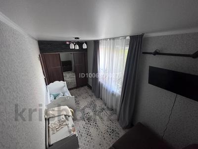 2-комнатная квартира · 50 м² · 2/2 этаж, мкр Жилгородок, Военный городок — возле кафе «Троя» за 11 млн ₸ в Актобе