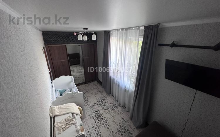 2-комнатная квартира · 50 м² · 2/2 этаж, мкр Жилгородок, Военный городок — возле кафе «Троя» за 11 млн ₸ в Актобе — фото 2