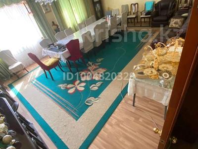 Отдельный дом · 10 комнат · 380 м² · 20 сот., мкр Жилгородок, Ватутина — Победы - ватутина за 62.5 млн ₸ в Актобе