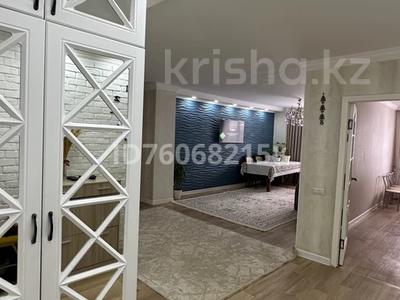 3-комнатная квартира · 99 м² · 9/10 этаж, мкр 12 58 — ТД Аида, супермаркет Анвар за ~ 28.8 млн 〒 в Актобе