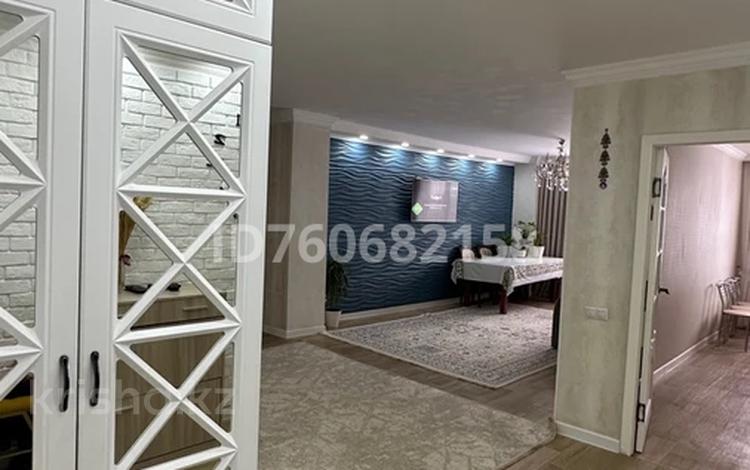 3-комнатная квартира · 99 м² · 9/10 этаж, мкр 12 58 — ТД Аида, супермаркет Анвар за ~ 28.8 млн 〒 в Актобе — фото 2