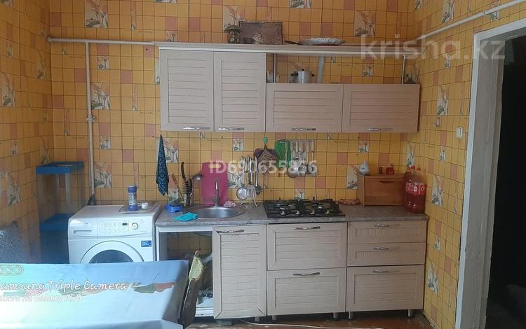 2-комнатный дом помесячно, 70 м², 3 сот., мкр Нуркент (Алгабас-1), Курчатова 12 — Райымбека-Утеген -батыра