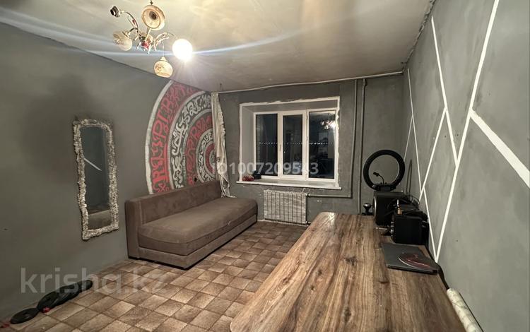 1-бөлмелі пәтер · 40 м² · 9/9 қабат, 1 микрораен 7в, бағасы: 7 млн ₸ в Семее — фото 2