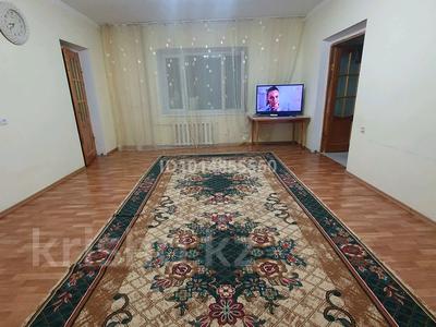 5-бөлмелі пәтер · 98 м² · 2/5 қабат, 3 укр. квартал 8 — Старый базар, бағасы: 27 млн ₸ в 