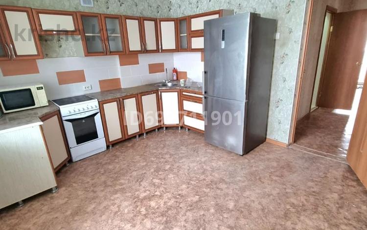 3-комнатная квартира, 78 м², 8/10 этаж помесячно, Жастар 37/2 — Есенберлина за 200 000 〒 в Усть-Каменогорске — фото 2