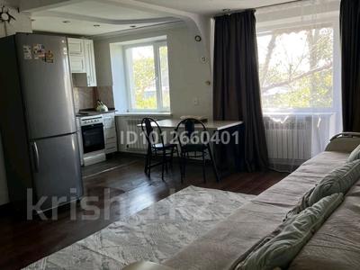 3-комнатная квартира · 60 м² · 5/5 этаж, мкр Юго-Восток, Мкр Юго-Восток, 27й микрорайон 22 — Строителей- Язева за 200 000 ₸ в Караганде, Казыбек би р-н
