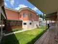Отдельный дом · 10 комнат · 300 м² · 8.7 сот., Переулок Куляш Байсейтова 34 — 1 поликлиника за 175 млн 〒 в 