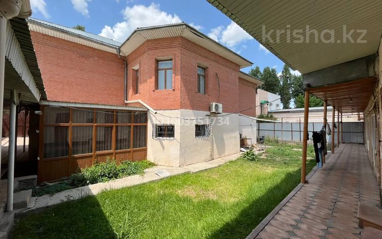 Отдельный дом · 10 комнат · 300 м² · 8.7 сот., Переулок Куляш Байсейтова 34 — 1 поликлиника за 175 млн 〒 в  — фото 2