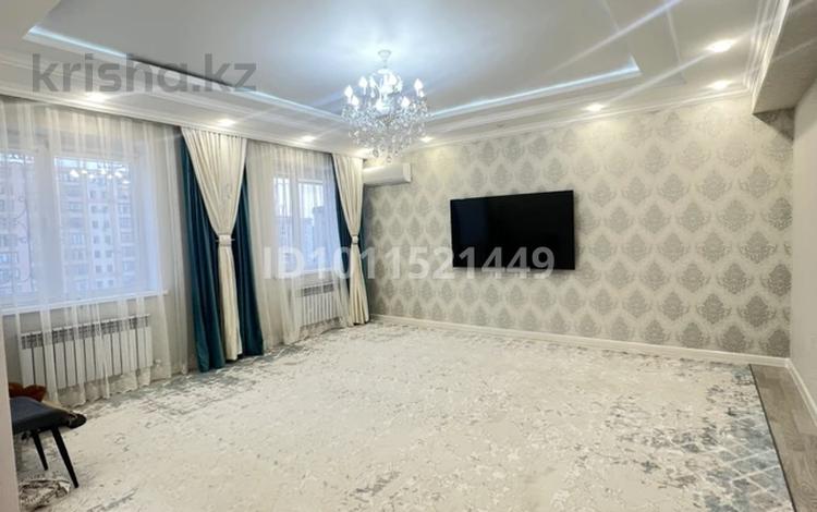 3-комнатная квартира · 105 м² · 8/8 этаж, 19-й мкр 43 за 38 млн ₸ в Актау — фото 2