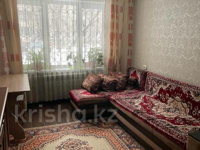 1-комнатная квартира, 31 м², 1/5 этаж, мкр Аксай-2 за 20.5 млн 〒 в Алматы, Ауэзовский р-н