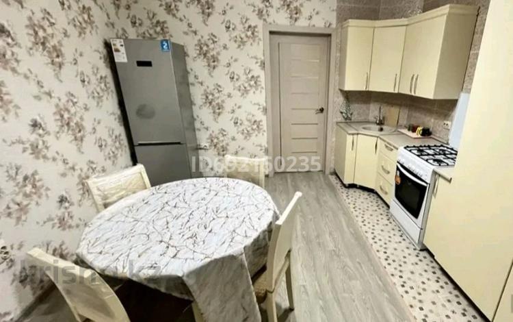 1-комнатная квартира · 50 м² · 2/5 этаж, мкр. Алтын орда, Батыс 2 22 — Проспект Туельсыздык за 150 000 ₸ в Актобе — фото 2
