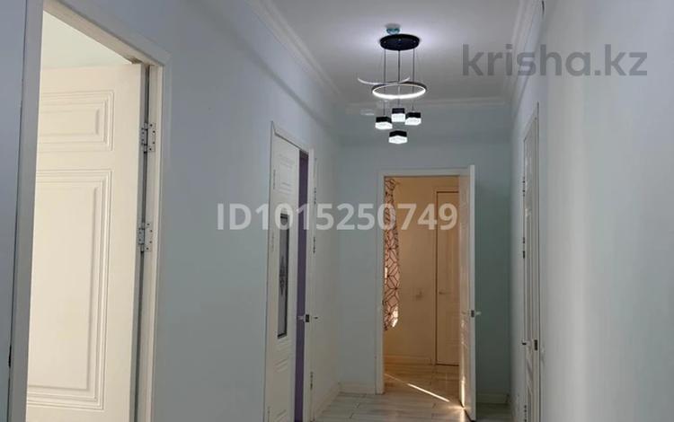 2-комнатная квартира · 68 м² · 4/16 этаж, мкр Акжайык, Сырым Батыра 2 за 230 000 ₸ в Шымкенте, Абайский р-н — фото 2