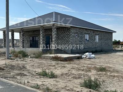 Отдельный дом · 10 комнат · 100 м² · 10 сот., мкр Аксай-2, 8 — Мектептің жаны за 30 млн 〒 в Атырау