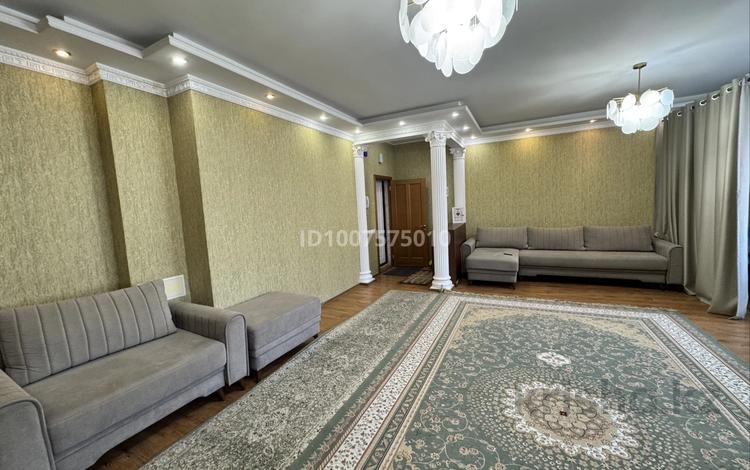 3-комнатная квартира · 100 м² · 3/10 этаж, Д. Кунаева — Қонаев за 500 000 ₸ в Астане, Есильский р-н — фото 2