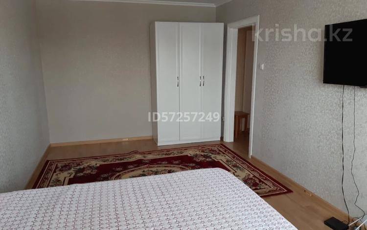 2-комнатная квартира, 55 м², 6/10 этаж помесячно, Камзина 74 за 110 000 〒 в Павлодаре — фото 2