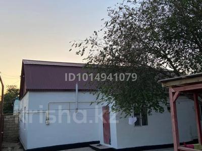 Отдельный дом · 4 комнаты · 170 м² · 7 сот., Жалын 276 — ҮЙ САТЫЛАДЫ! Мектеп пен балабақша үйге жақын, жаяу баруға ыңғайлы. ️ Көшесі асфальтталған, жолы жақсы. Таза, тыныш аудан, көршілері жақсы. Үйде 4 бөлме бар. Жері — 7 сотық. Ауласында жеміс ағаштары бар: алмұрт, өрік және басқа да ағаштар өсіп тұр. Огородқа да жеткілікті жері бар. Тұруға өте жайлы, ауасы таза, тыныш әрі жайлы жер іздегендерге таптырмас нұсқа! Толық ақпарат үшін хабарласыңыздар. за 15 млн ₸ в Атамекене