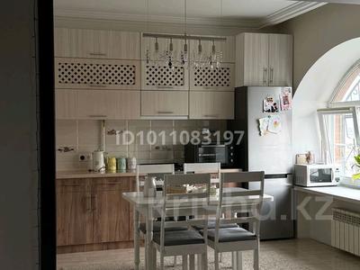 2-комнатная квартира · 70 м² · 8/8 этаж, мкр. Алтын орда, Алия Молдагулова — Капитал Плаза за 23 млн 〒 в Актобе