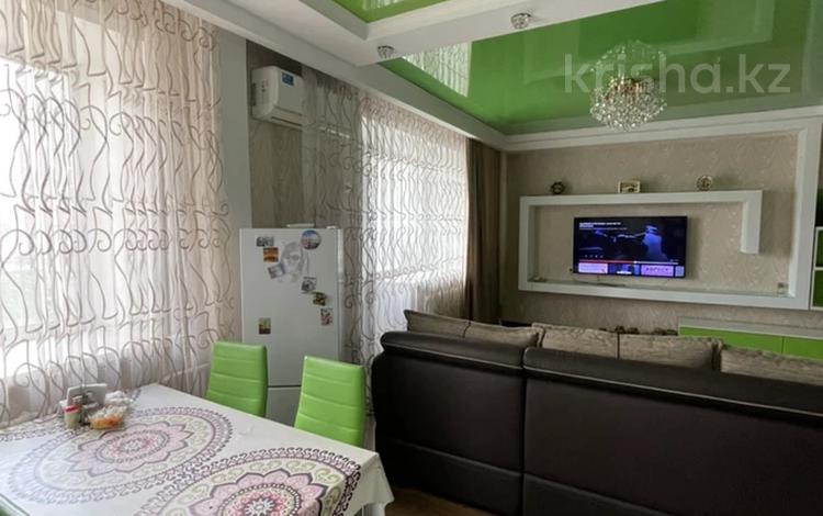 2-комнатная квартира, 58 м², 2/9 этаж посуточно, Аймаутова 84 за 22 000 〒 в Семее — фото 2