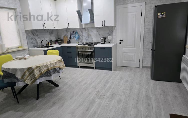 Дача · 2 комнаты · 80 м² · , мкр Кокарна, Садовая 134а за 15 млн ₸ в Атырау — фото 2