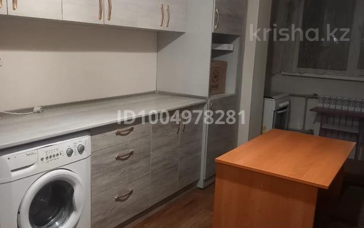 1-бөлмелі пәтер · 40 м² · 4/5 қабат, мкр Аксай-3 8 — Толе би, Момышулы, бағасы: 180 000 ₸ в Алматы, Ауэзовский р-н — фото 2
