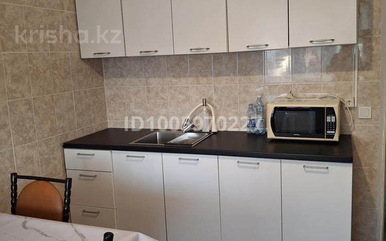 3-комнатная квартира · 70 м² · 3/5 этаж, мкр Центральный, Каженбаева 3 — ул. Махамбета, остановка Чехова за 190 000 ₸ в Атырау — фото 2