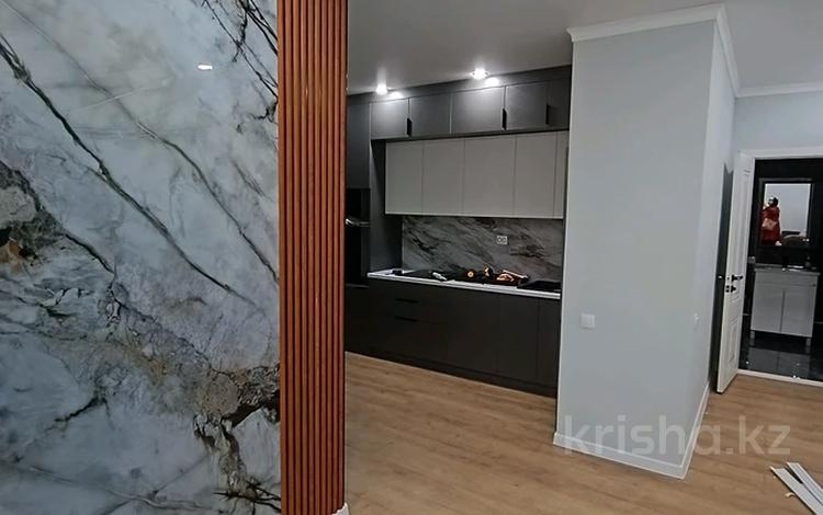 2-комнатная квартира, 62 м², 7/10 этаж помесячно, Толеби 285