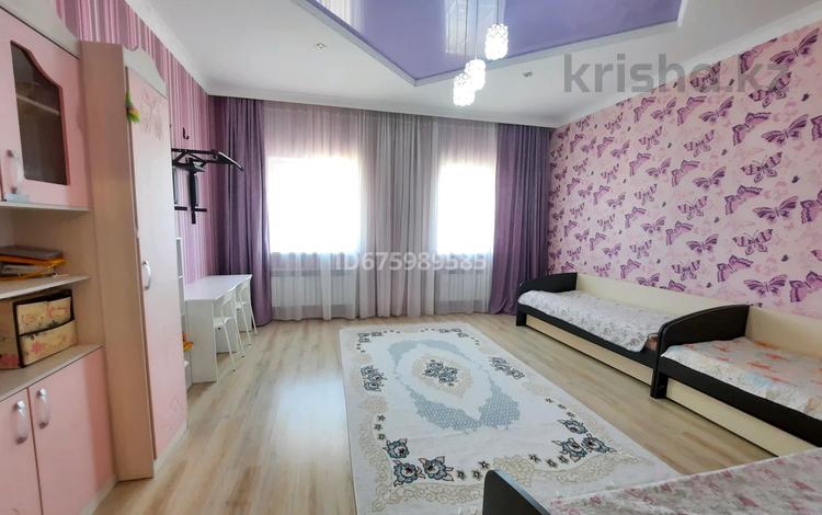 Жеке үй • 6 бөлмелер • 250 м² • 10 сот., мкр Сарыкамыс-2, Ул-6 14, бағасы: 45 млн 〒 в Атырау, мкр Сарыкамыс-2 — фото 2