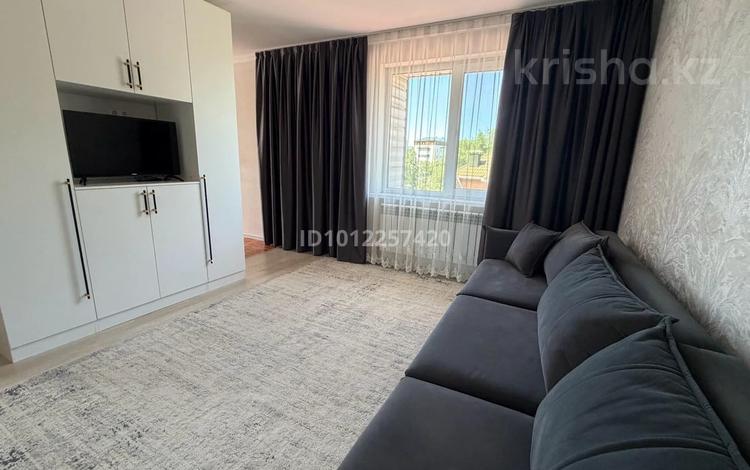 2-бөлмелі пәтер · 50 м² · 3/3 қабат, Микрорайон Алтын Ауыл 10 Г, бағасы: 200 000 ₸ в Каскелене — фото 2