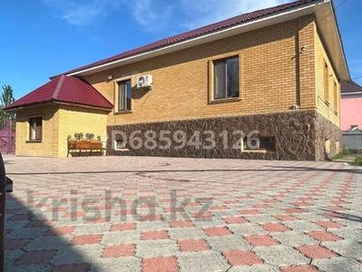 Продажа домов и дачи в Абай обл.: Отдельный дом · 8 комнат · 275 м² · 11 сот., Парковая 1 — Район СЭС за 95 млн 〒 Отдельный дом · 8 комнат · 275 м² · 11 сот., Парковая 1 — Район СЭС за 95 млн 〒 в Семее
