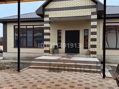 Жеке үй · 4 бөлме · 195 м² · 1000 жүзд., Алтын орда ш/а., Ск учитель 37 — Тойота центр, бағасы: 80 млн ₸ в Актобе, мкр. Алтын орда