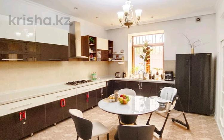 5-бөлмелі пәтер · 300 м² · 2/4 қабат, Жанар, бағасы: 230 млн ₸ в Алматы, Бостандыкский р-н — фото 2