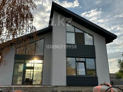 Отдельный дом · 4 комнаты · 190 м² · 8 сот., мкр Михайловка , ул. Новая 70 за 80 млн ₸ в Караганде, Казыбек би р-н