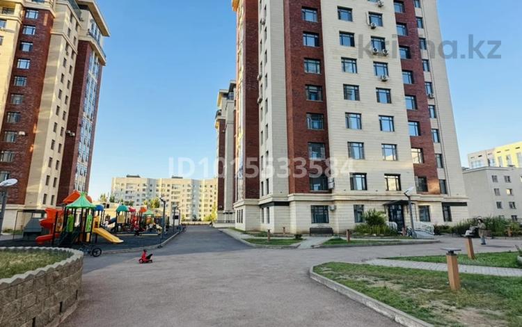 2-бөлмелі пәтер · 80 м² · 10/15 қабат, Керей и Жанибек хандар 14/2, бағасы: 55.5 млн ₸ в Астане, Есильский р-н — фото 2