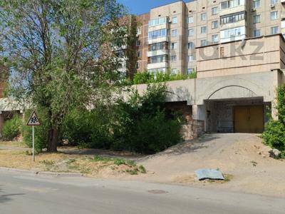 Свободное назначение, офисы, магазины и бутики, склады, общепит, салоны красоты, сельское хозяйство, бани, гостиницы и зоны отдыха, медцентры и аптеки, образование, развлечения · 1270 м² за 250 млн 〒 в Караганде, Казыбек би р-н