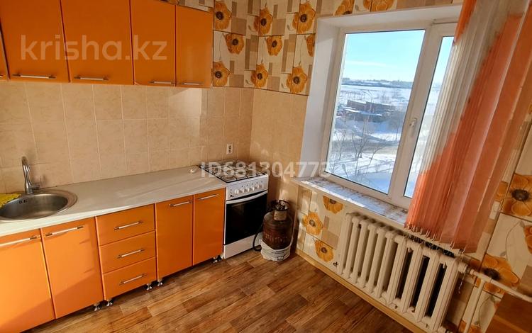 2-комнатная квартира, 51 м², 6/10 этаж, 8 микрорайон 120 за 13 млн 〒 в Темиртау — фото 2