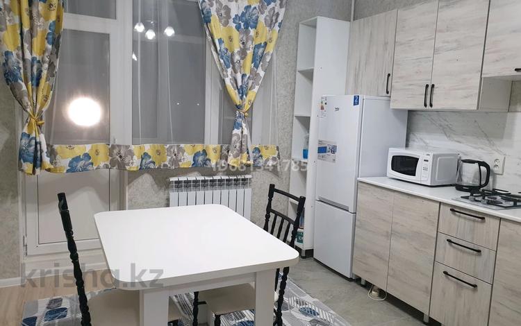 1-комнатная квартира · 45 м² · 1/5 этаж, Микр. Каратал 37 Б за 12 000 ₸ в Талдыкоргане — фото 2
