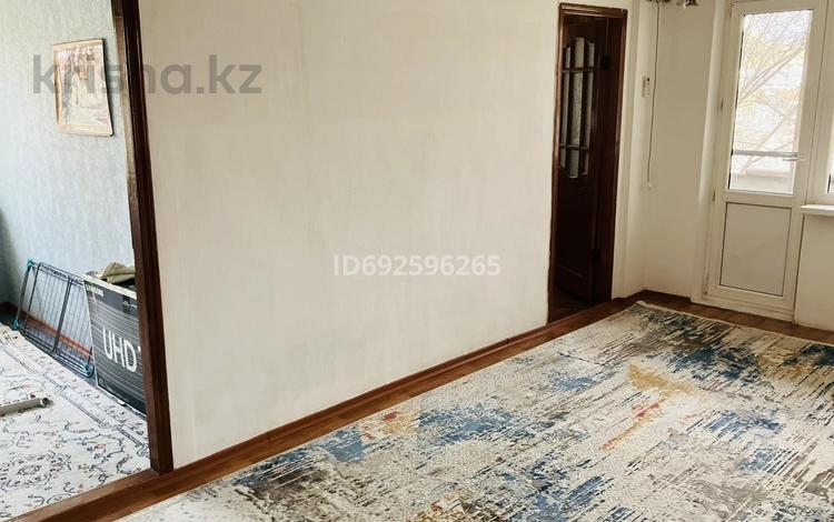 4-бөлмелі пәтер · 60 м² · 2/5 қабат, Абая 15 — Драмтеатр, бағасы: 19 млн ₸ в Атырау — фото 2