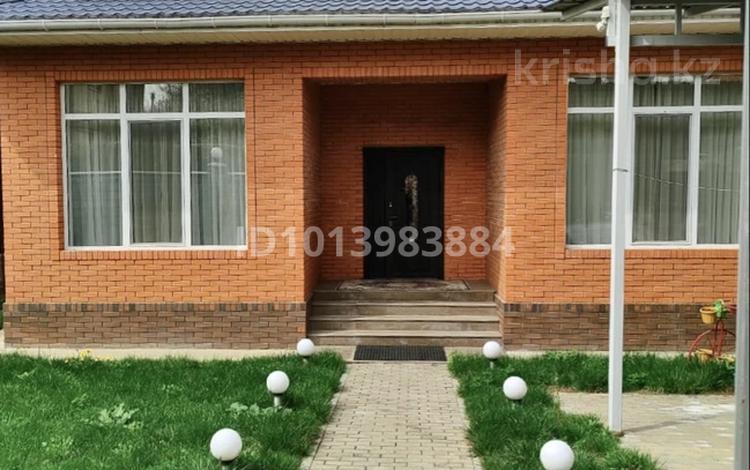 Отдельный дом · 4 комнаты · 170 м² · 5 сот., мкр Таусамалы — Жандосова Яссауи за 1.3 млн ₸ в Алматы, Наурызбайский р-н — фото 2