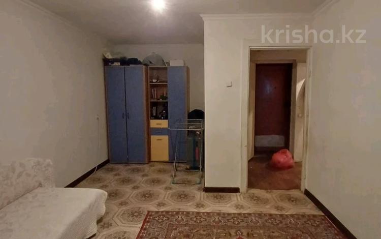 1-комнатная квартира, 35 м², 6/10 этаж, мкр 12 за 11 млн 〒 в Актобе, мкр 12 — фото 2