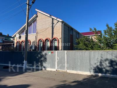 Отдельный дом · 10 комнат · 280 м² · 10 сот., Каирбекова 364/5 — На пересечении Курганской за 80 млн 〒 в Костанае