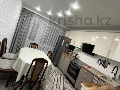 3-бөлмелі пәтер · 65.8 м² · 1/9 қабат, Набережная 41, бағасы: 20 млн ₸ в Аксу