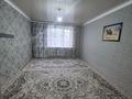 2-комнатная квартира · 60 м² · 3/5 этаж, 4 мкр 3 дом за 6.5 млн ₸ в Алге