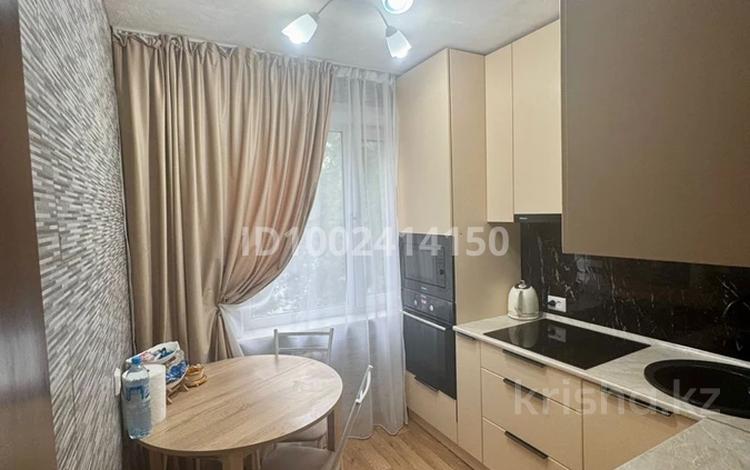 3-комнатная квартира · 60 м² · 2/5 этаж, мкр Юго-Восток, Гапеева 13 за 23 млн 〒 в Караганде, Казыбек би р-н — фото 2