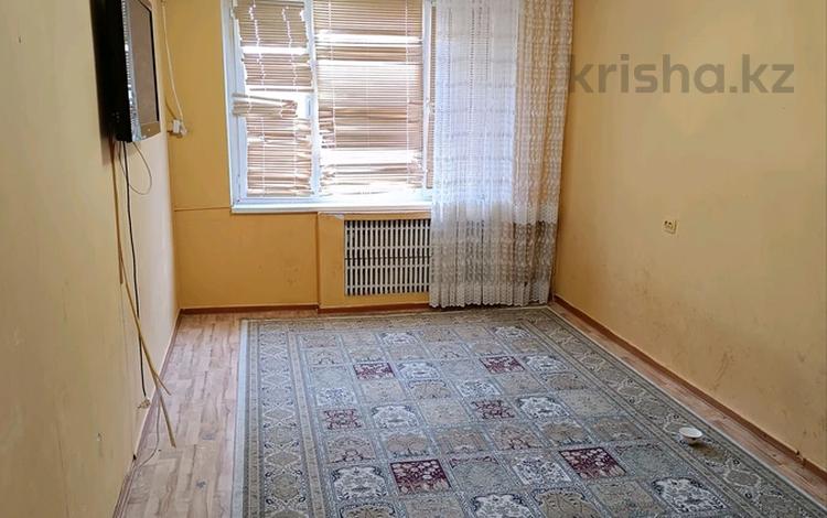 2-комнатная квартира, 56 м², 1/5 этаж помесячно, 12-й мкр 42